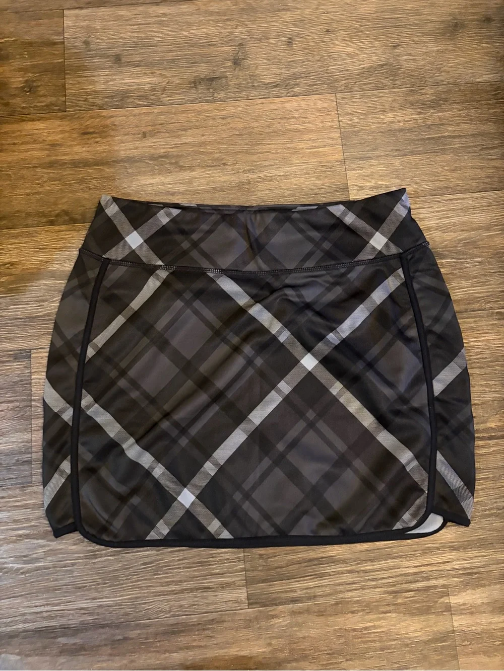 Athleta Fleece Lined Plaid Tech Stretch Schoolgirl Mini Skirt Size Medium - Picture 2 of 9